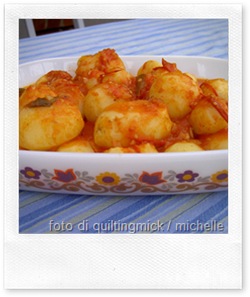 Cucina Spagnola Patate Fritte Con Salsa Piccante Casa Organizzata