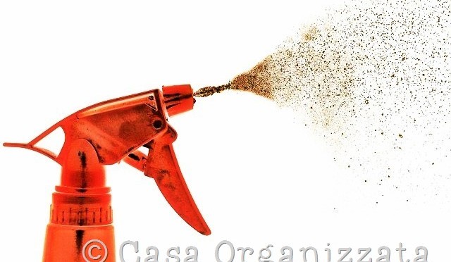 Detersivi fai da te: lo spray per togliere l’odore di sudore dalle magliette