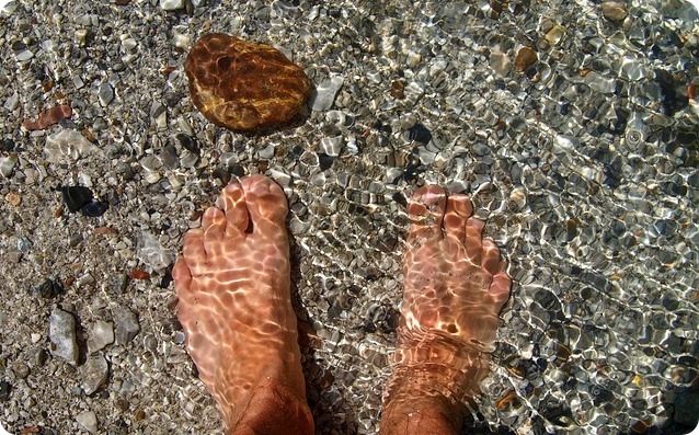 Bellezza e salute: rimedi naturali per piedi gonfi e accaldati