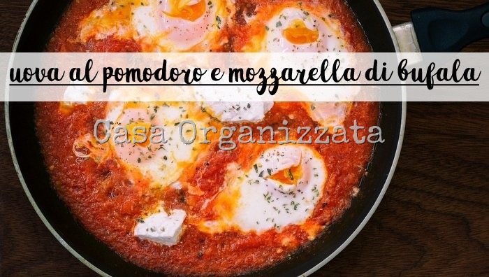 Ricette veloci  uova al pomodoro e mozzarella di bufala