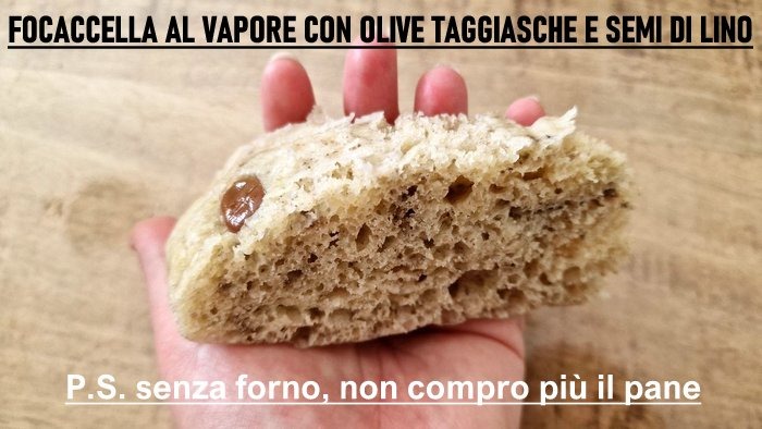 Focaccella al vapore con olive taggiasche e semi di lino - senza forno, non compro più il pane