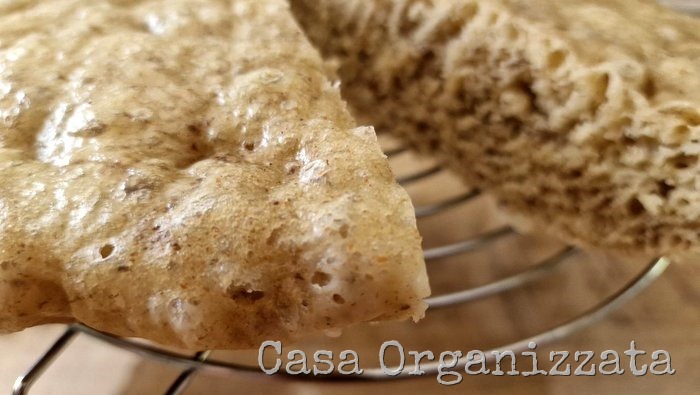 Pane al vapore con olive taggiasche e semi di lino